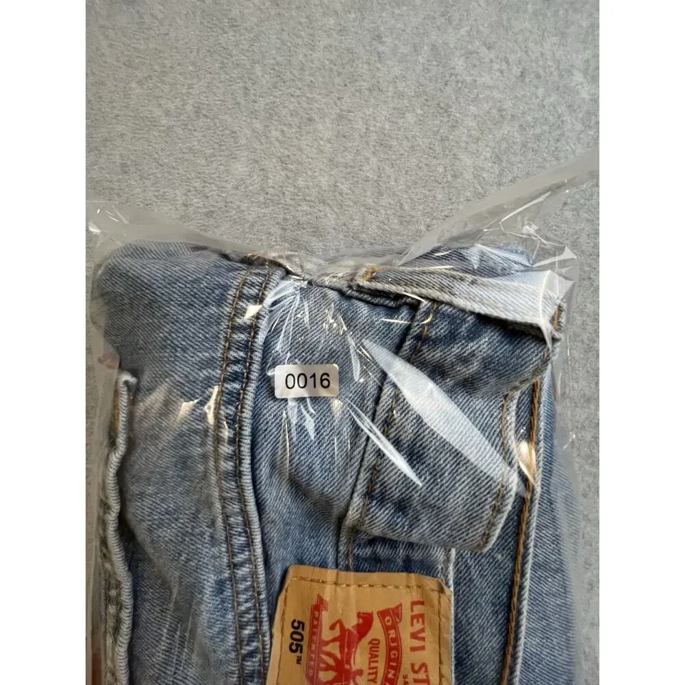 Levi's 505 Men's Light Wash Blue Denim Straight Jeans Size 35 x 30 Regular Fit